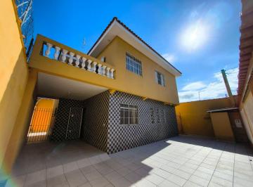 Casa de 3 quartos, Mongaguá · Sobrado 3 Dorms a 100m da Praia com Terraço e Vista para o Mar | R$ 449 mil