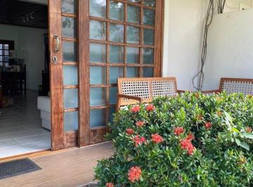 Casa de 2 quartos, São Sebastião · Casa em condomínio disponível para locação de temporada na Praia de Juquehy!
