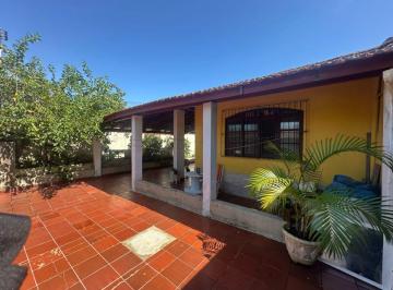 Casa de 3 quartos, Itanhaém · Casa com 3 quartos e espaço para piscina em Itanhaém.