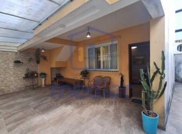 Casa · 155m² · 3 Quartos · 2 Vagas · Casa triplex com piscina e churrasqueiro, no coração do Embaré !
