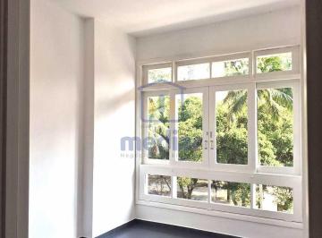 Apartamento · 56m² · 2 Quartos · Apartamento reformado com 2 dormitórios, 56 m² e elevador, na Praça da Biquinha !
