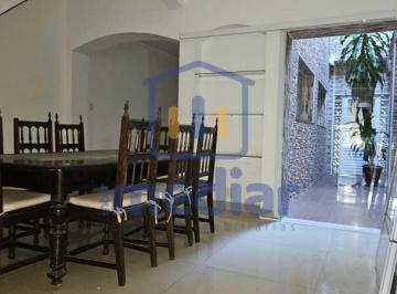 Casa · 225m² · 3 Quartos · 2 Vagas · Sobrado residencial - Embaré