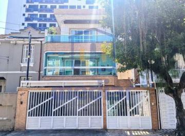 Casa · 235m² · 5 Quartos · 2 Vagas · Ampla Sobreposta Duplex na Aparecida com 4 suítes, 2 salas, varandas e lazer com churrasqueira.