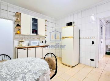 Apartamento · 98m² · 2 Quartos · 1 Vaga · Ótimo apartamento com 2 dormitórios, suíte e vaga demarcada, a 200mts da praia do Embaré !