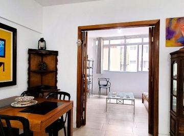 Apartamento · 61m² · 1 Quarto · 1 Vaga · Charmoso apartamento em prédio a beira mar no Embaré !