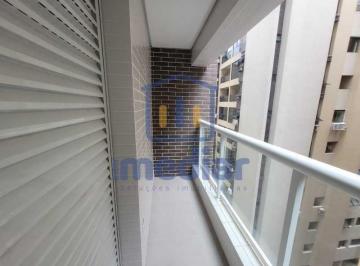 Apartamento · 82m² · 2 Quartos · 1 Vaga · Apartamento na Aparecida, com 82m², 100 m da praia, 2 suítes e 1 vaga demarcada.