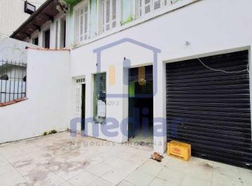 Comercial · 215m² · 3 Quartos · Sobrado / Salão comercial no Gonzaga, excelente ponto para vários segmentos de negócios.