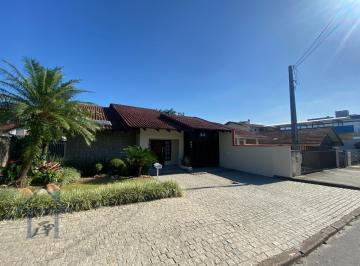 Foto 01 · Casa plana no Saguaçu, com 04 quartos e 04 vagas de garagem cobertas.