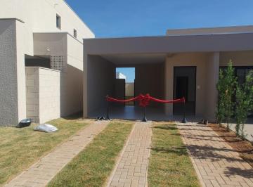 Casa · 172m² · 3 Quartos · 2 Vagas · Casa Térrea 3 Suítes no Jardins Lyon - Aparecida de Goiânia
