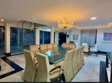 Casa · 1250m² · 6 Quartos · 2 Vagas · Casa com 3 andares em Condomínio, com 6 suítes no Recreio