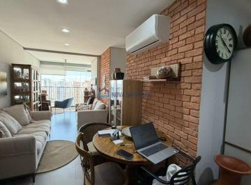Apartamento · 69m² · 3 Quartos · 1 Vaga · Apartamento de 69m² com 3 dormitórios, varanda, vista livre e próximo ao metrô