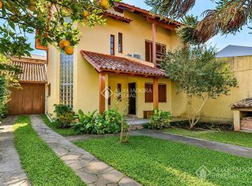 Casa · 194m² · 3 Quartos · 3 Vagas · Casa diferenciada com 3 dormitórios no Jardim Carvalho!