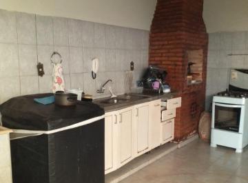Casa · 193m² · 3 Quartos · 2 Vagas · Casa em bairro familiar
