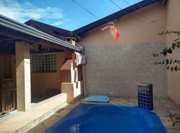 Casa · 223m² · 3 Quartos · 4 Vagas · Casa ampla com piscina e edicula nova.