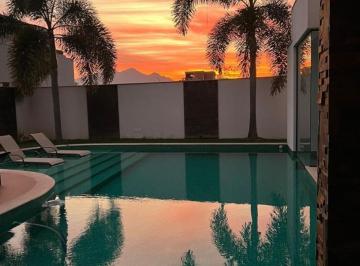 Foto 01 · Barra da Tijuca - Alphaville - Casa Tríplex de 4 Suítes 980m²- Mobiliado!