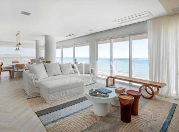 Apartamento · 222m² · 3 Quartos · 3 Vagas · Apartamento à venda com vista infinita, de frente a Praia Brava em Itajaí/SC.