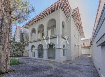 Casa · 343m² · 4 Quartos · 2 Vagas · Casa de 343m² e 4 dormitórios (sendo 3 suítes) à venda ou para locação no Jardim Paulista.