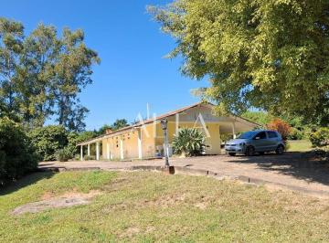 Rural · 140m² · 3 Quartos · 6 Vagas · Chácara à venda em Capela do Alto SP, situado em terreno plano de 2070m² CASA pronta com 3 dorms.