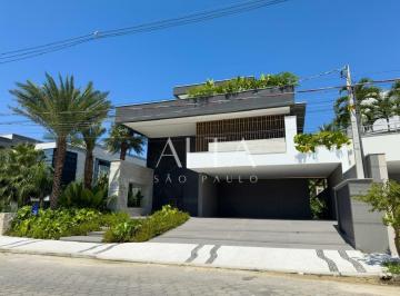Casa · 735m² · 7 Quartos · 3 Vagas · Casa DIFERENCIADA de 735m² À VENDA com 7 suítes e 3 vagas de garagem, bem localizada em Bertioga.