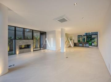 Casa · 262m² · 3 Quartos · 3 Vagas · Casa de 262m² à venda, com 3 suítes, 3 vagas a 900m do Clube Paulistano e 1km do Parque Ibirapuera.