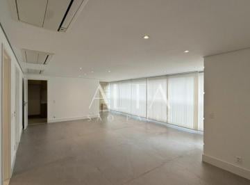 Apartamento · 147m² · 3 Quartos · 2 Vagas · Apartamento de 147m² para locação com 3 suítes, 2 vagas e planejados sob medida ORNARE no Itaim.