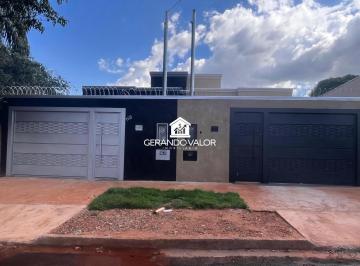 Casa · 98m² · 2 Quartos · 3 Vagas · Casa Espaçosa, Oportunidade Imperdível no Santa Emília