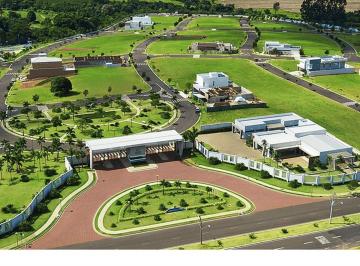 Foto 01 · Terreno de 300m² em Condomínio de Alto Padrão no Parque Universitário, Franca-SP: Oportunidade Única