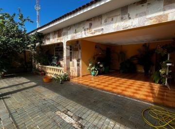 Foto 01 · Casa à venda em Franca-SP, Jardim Barão: 4 quartos, 1 suíte, 3 salas e 3 vagas de garagem!