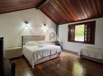 Casa de 4 quartos, Petrópolis · Belíssima propriedade localizada em Araras - Petrópolis, de alto padrão