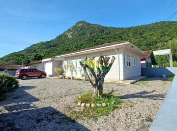casa-11778112535844.jpg · Casa de alvenaria térrea com 3 quartos, não financiável, no Pântano do Sul, Florianópolis/SC