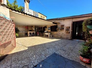 Casa · 65m² · 3 Quartos · 2 Vagas · 
                                Casa à venda no bairro Camaquã em Porto Alegre
                    