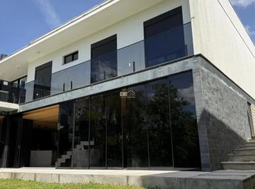 Casa · 330m² · 3 Quartos · 2 Vagas · Casa à venda em Condomínio Fechado – Criciúma/SC