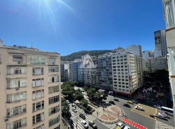Apartamento · 70m² · 2 Quartos · Excelente apartamento de dois quartos a uma quadra da praia com varanda