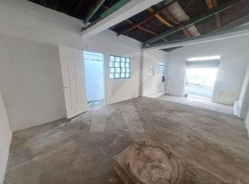 Comercial · 40m² · Salão comercial com banheiro.