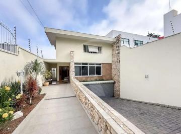 Casa · 439m² · 5 Quartos · 8 Vagas · Sobrado elegante no Jardim França com piscina, 05 quartos, sendo 03 suítes, 8 vagas de garagem e 7wc