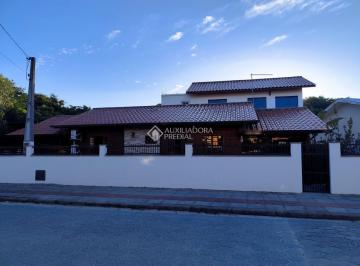 Casa · 549m² · 7 Quartos · 7 Vagas · Casa com 7 quartos,piscina, jacuzzi  e estrutura pronta para hostel ou pousada.