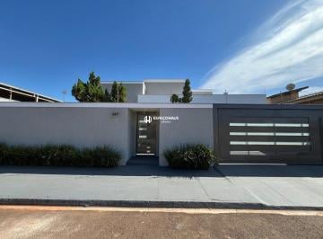 Casa · 228m² · 4 Quartos · 4 Vagas · Casa a Venda no Centro em Colina/SP.