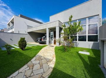 Frente · Casa com 3 suítes, pé direito duplo e piscina – 191m² em terreno de 390m²