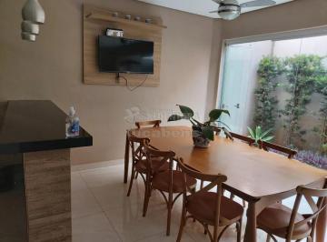 Casa · 280m² · 3 Quartos · 2 Vagas · Rio Volga - Diferenciada, reformada, aumentada, rica em armários, condomínio com lazer