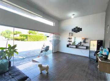 Comercial · 79m² · 1 Quarto · "Invista em Peruíbe: Imóvel Comercial Versátil"