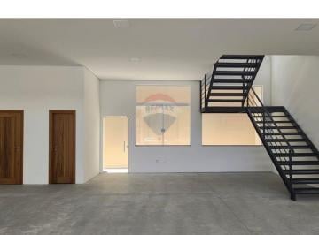 Comercial · 100m² · Excelente Galpão para locação com 2 banheiro - Jardim Monte Kemel.