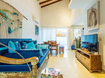 Casa · 116m² · 3 Quartos · 2 Vagas · Casa em condomínio em Cambury, a 370m da praia, conforto total.