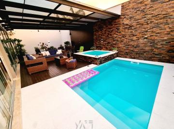 Casa · 310m² · 4 Quartos · 4 Vagas · Casa com 4 Suítes e Piscina no Centro de Jaraguá do Sul