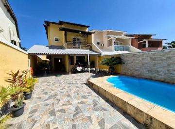 88c1a1928cb942e3d5d808f90ce02563eecc9256 · Linda casa com 3 suítes, área externa com piscina. Condomínio segurança 24 horas.