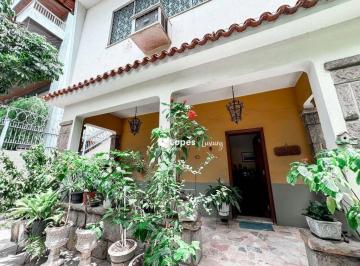 67096212aebbe8f398fada5f374c8d581424374e · Casa Duplex rua Gurupi entre Beijo Beijo e Planalto do Chopp com edicula e vaga para 4 carros