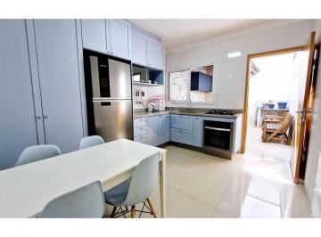 Casa · 144m² · 3 Quartos · 3 Vagas · Sobrado com 3 Quartos e 5 banheiros à Venda, 144 m² por R$ 824.000