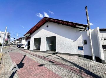 Casa · 130m² · 6 Vagas · Casa comercial com 5 salas para locação por R$ 5.000,00 - Bairro Centro - Blumenau/SC