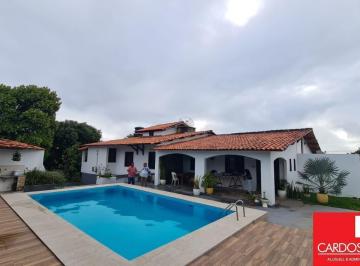 Casa · 400m² · 5 Quartos · 10 Vagas · Casa Padrão em Lauro de Freitas