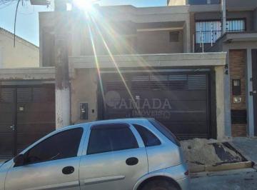 d6e9b6cc92dde689021f77b3e742d5a580493dfd · Sobrado frontal com 3 quartos sendo 1 suíte, quintal com área gourmet, 2 vagas à venda, 130 m² por R