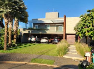 Casa de 5 quartos, Goiânia · Casa a venda em condomínio Alphaville Residencial Araguaia-GO